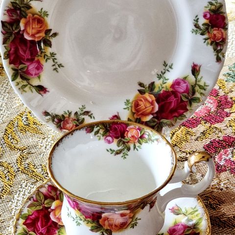 Royal Albert Old Country Roses