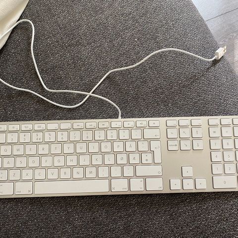 Apple-tastatur med USB-tilkobling (norsk)