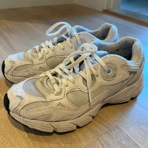 Adidas Astir joggesko i størrelse 38,5