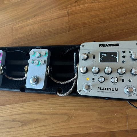 Komplett pedalbrett for Akustisk Gitar: Fishman Platinum Pro/XTOMP/ XTOMP/Veske