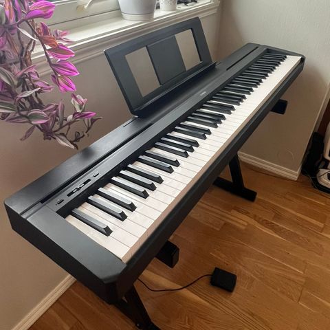 Yamaha Digital Piano P-45 med stativ