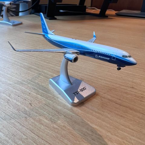 Modellfly Boeing 737-800 1:400 OEM