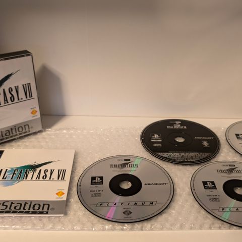 Final Fantasy VII (Platinum), PAL, PS1,  m/manual + Final Fantasy VIII Demo