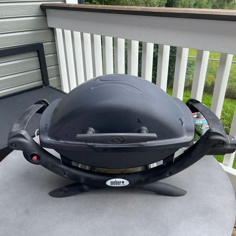 Weber Q1000 gassgrill med trekk