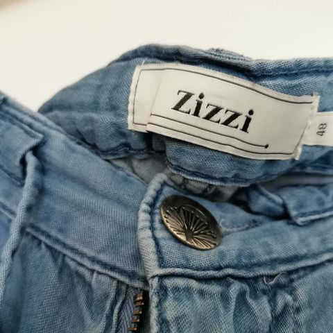 Zizzi shorts og hvit sommer bukser