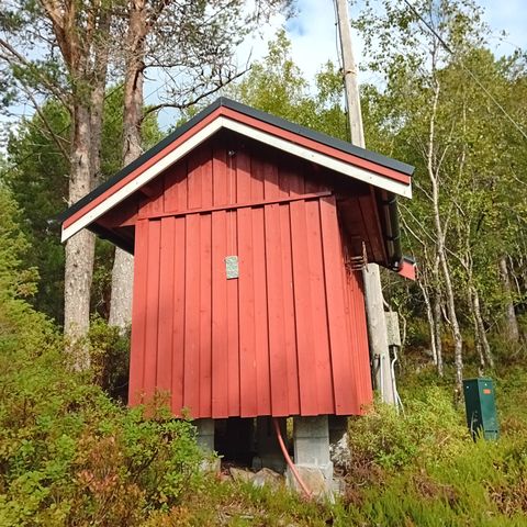 Vann hus. 1000 liter vanntank.