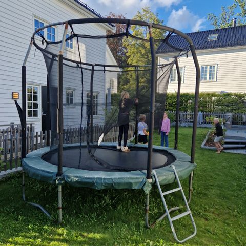 Brukt Jumpking trampoline 3 * 3 m gis bort