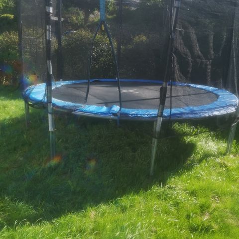 Stor trampoline