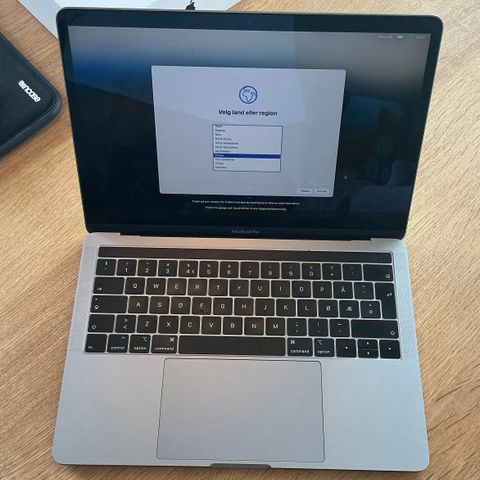 Macbook Pro (13 tommer, 16GB RAM, 2018) i farge space gray