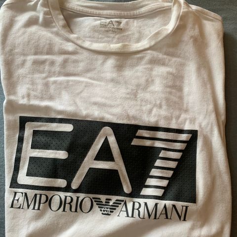 Armani t-skjorte