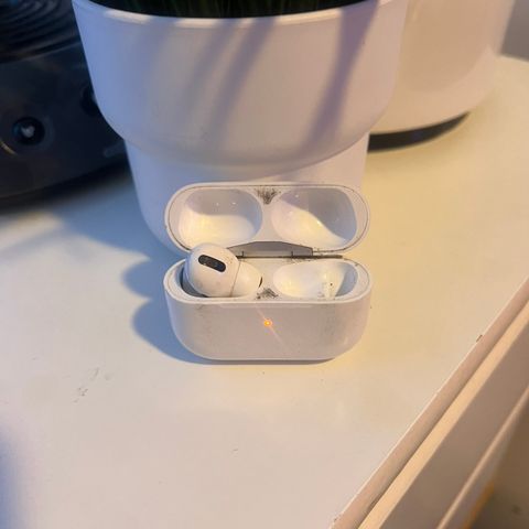 Airpods Pro case, V - pod