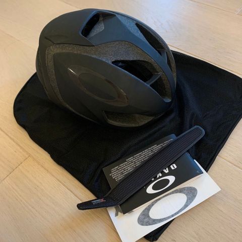 Oakley ARO5 sykkelhjelm (mips)