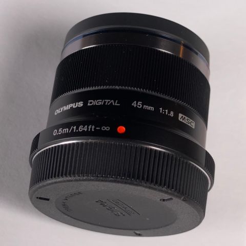 Olympus M. Zuiko 45mm f/1.8, Sort, MFT – God Stand