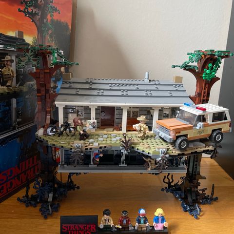 Lego Stranger Things 75810 The Upside Down