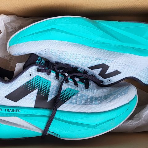 New balance fuelcell supercomp trainer V3