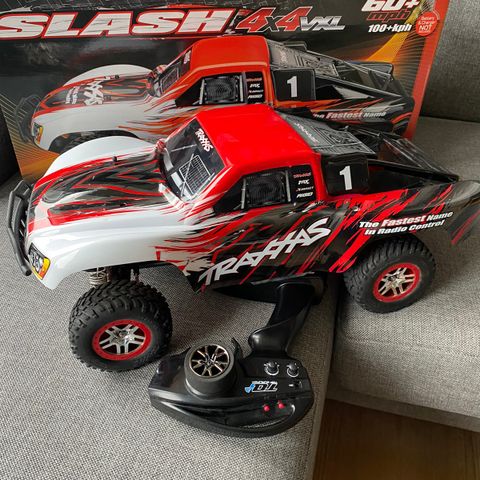 Traxxas 4-4 Vxl i veldig god stand.