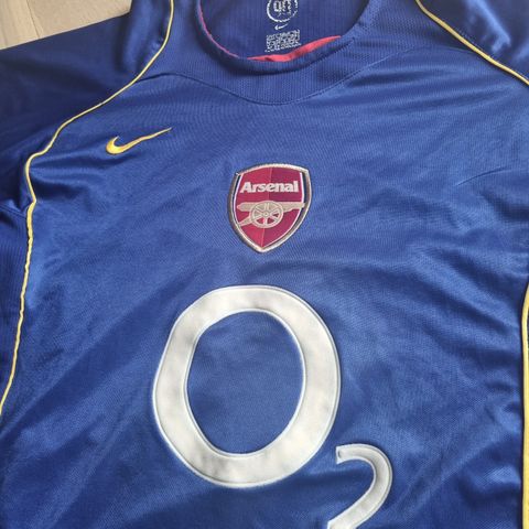 Arsenal bortedrakt 2004-06