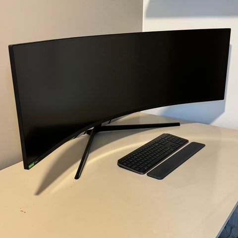 Samsung Odyssey 49” Buet Gaming Monitor