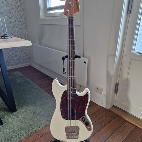 Squier CV 60s Mustang Bass - knapt brukt