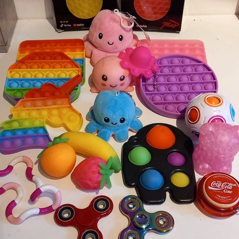 Fargerik Fidget toys samling