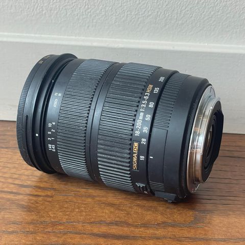 Sigma DC 18-200mm