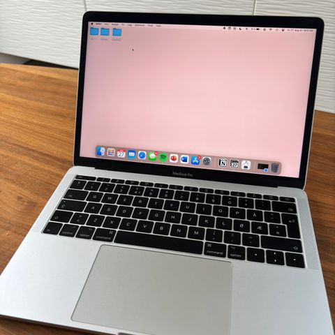 Macbook pro 2017 13 inch 128gb