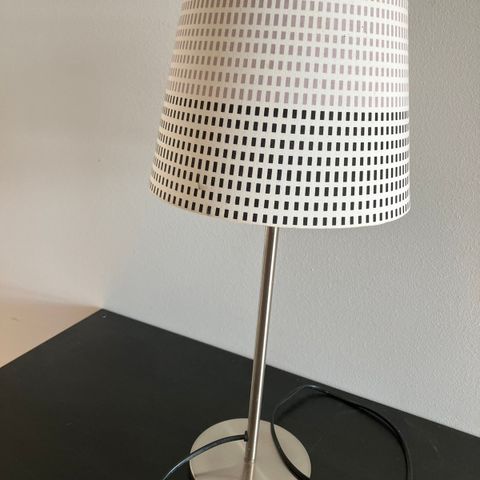 Bordlampe selges kr 150. Må hentes.