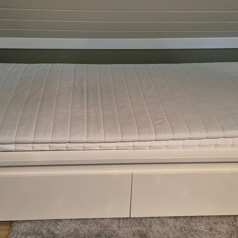 Ikea Malm seng med madrass 90x200