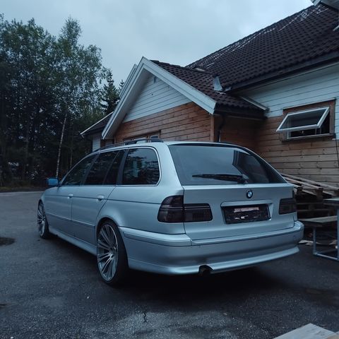 Bmw e39 touring 520ia 2.2l selges i deler