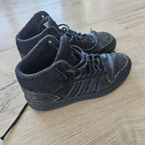 Adidas vintersko 45 1/3