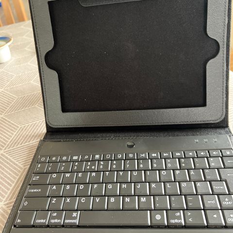 Etui og Bluetooth tastatur til I pad