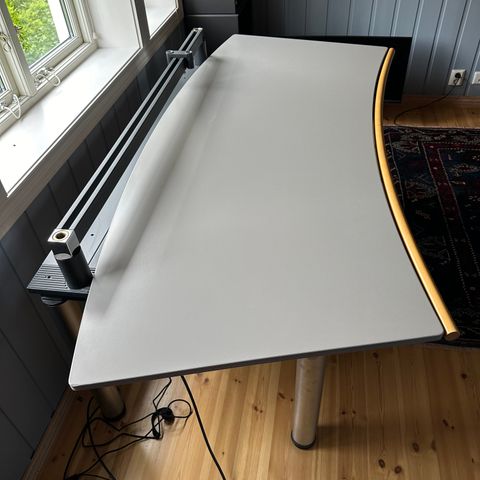 Vitra Kontor/Skrivebord med øy