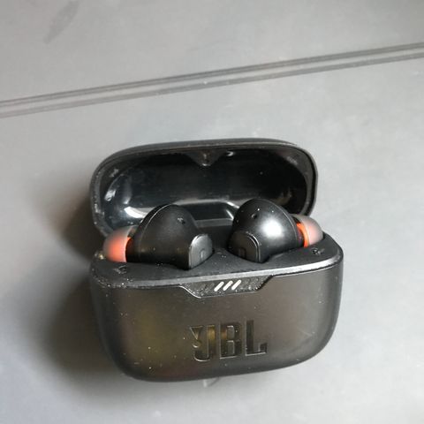 JBL Tune 230