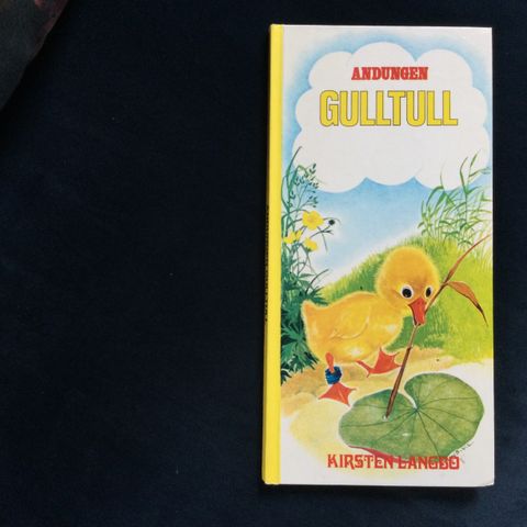 Søt, retro billedbok. Andungen Gulltull