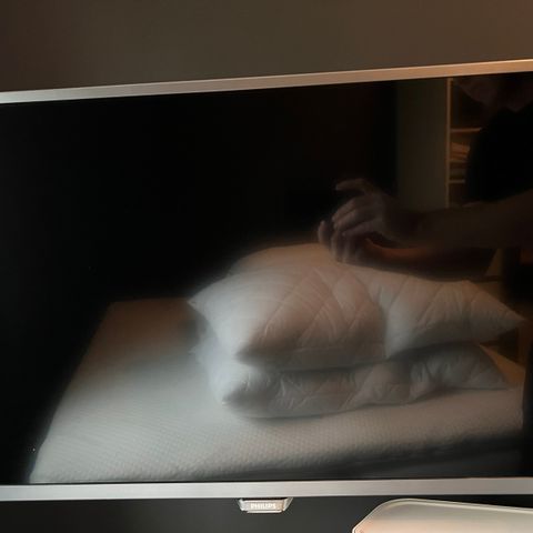 32’’ Philips Ambient m/ veggfeste