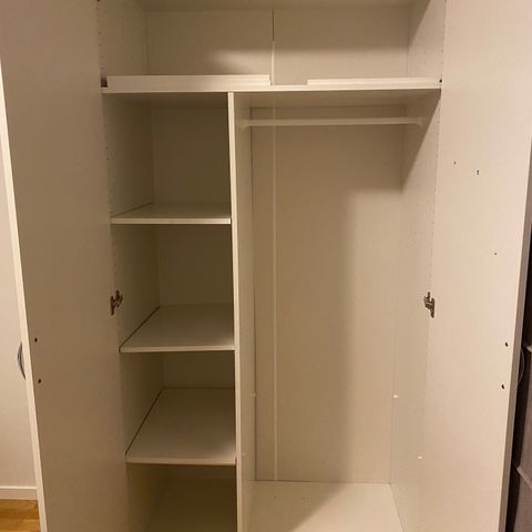 Garderobe skap