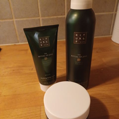 Dusjgeleskum,bodylotion og bodyscrubb