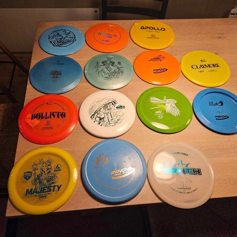 Diverse frisbeegolfdiscer