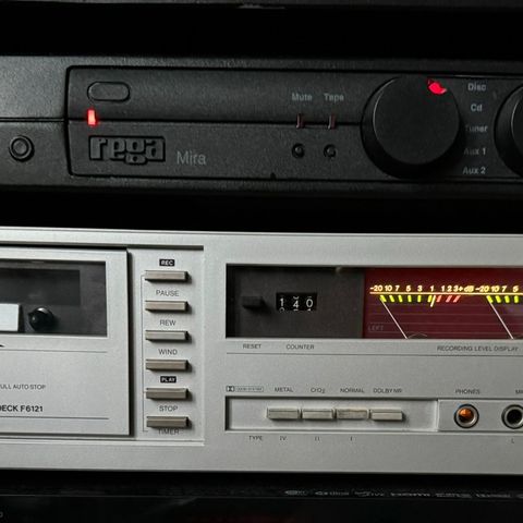 Philips  F6121 (kassettspiller) 2-head, single compact cassette deck.