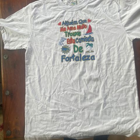 2 t shirt xl og xxl , hvit og svart gis bort , er til mann