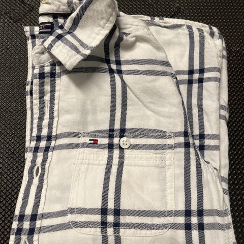 Tommy Hilfiger skjorte strl 140