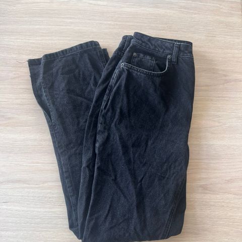 Jeans fra emilie malou x NAKD. Str 40