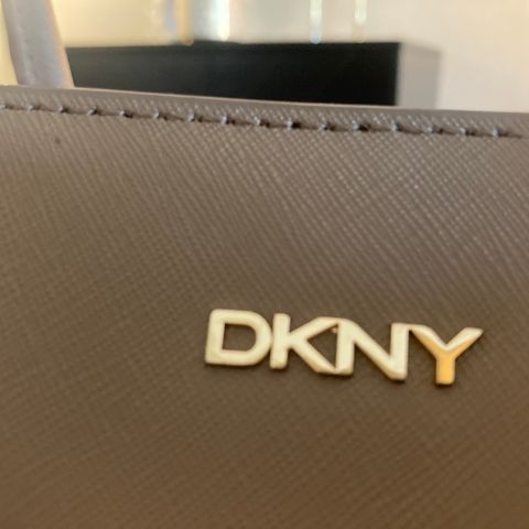 Fin og romslig veske fra DKNY