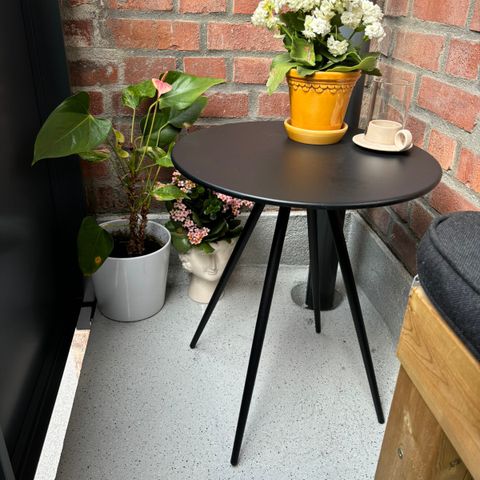 Outdoor table