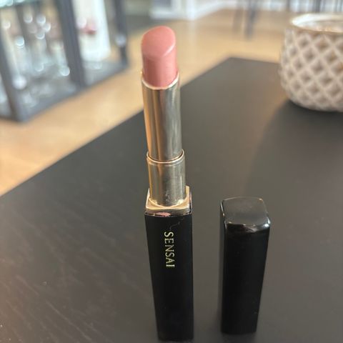 Sensai contouring lipstick