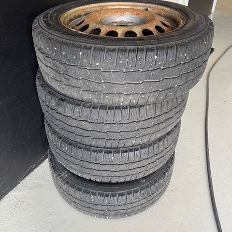 MICHELIN 215/60R17C VINTERDEKK X-ICE PIGG, PASSER BLA. VITO