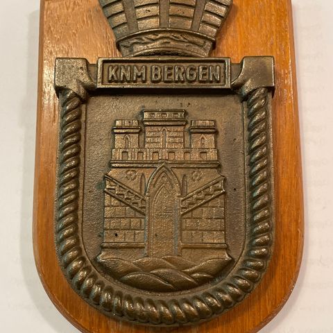 KNM BERGEN crest våpenskjold jern og tre - vekt 1,3 kg