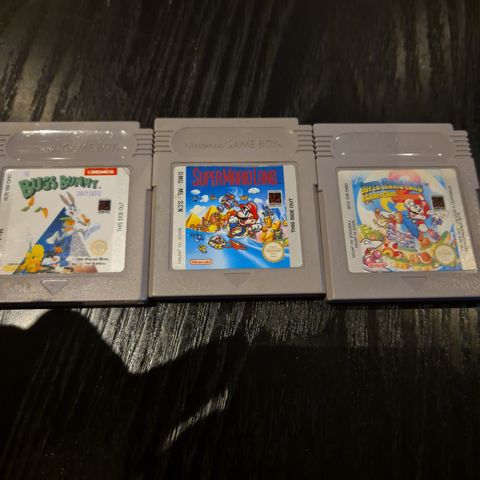 Gameboy spill selges(Super mario land 1&2 + bugs bunny