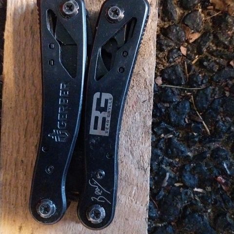 Bear Grylls leatherman