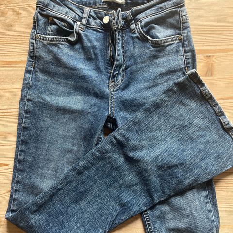 Low waste flare jeans fra Gina Tricot (S)